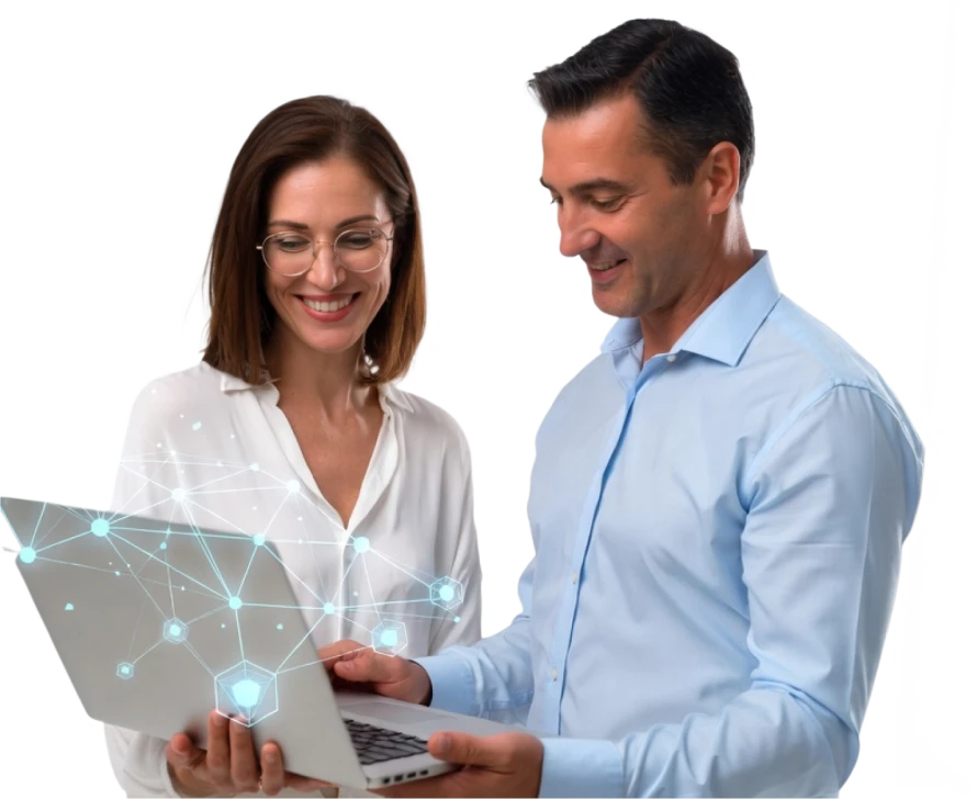 Dos profesionales de negocios colaborando y mirando un portátil que proyecta una superposición holográfica de una red de nodos y datos.